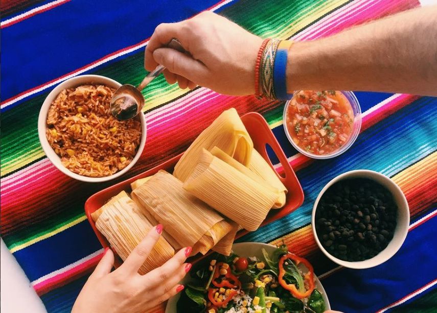 Cada sabor es diferente, depende muchas veces de la región donde los preparan, los ingredientes que usan, se pueden hacer de carne, de pollo