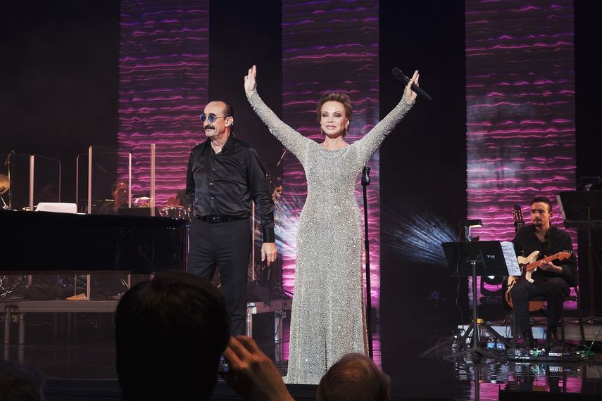 Raúl Di Blasio y Paloma San Basilio en concierto en Miami. 