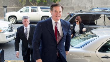 Paul Manafort llega al Tribunal Federal en Washington D.C, donde fue ordenado por una jueza cumplir prisión preventiva.