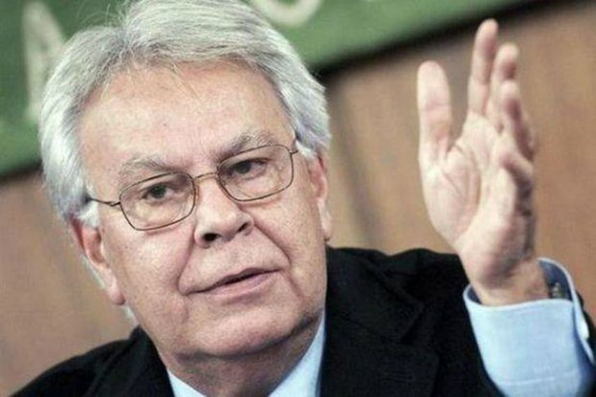 El exmandatario español (1982-96) reconoció que a priori no apoya ninguna resolución al conflicto que no sea constitucional (ARCHIVO)