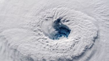 Foto proporcionada por la NASA donde se ve el huracán Florence sobre el océano Atlántico el 12 de septiembre de 2018.&nbsp;