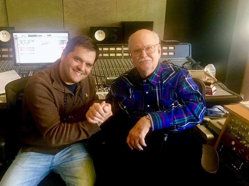 Yalil Guerra junto al compositor cubano Aurelio de la Vega.