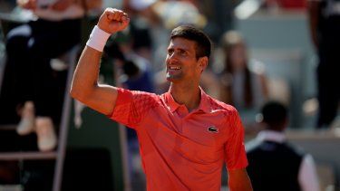 Novak Djokovic celebra tras vencer a Juan Pablo Varillas en los cuartos de final del Abierto de Francia, el domingo 4 de junio de 2023.&nbsp;