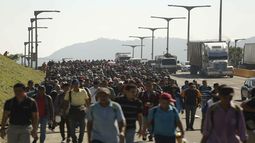 Una segunda caravana formada por unos 600 migrantes,salió con rumbo a Estados Unidos desde El Salvador.