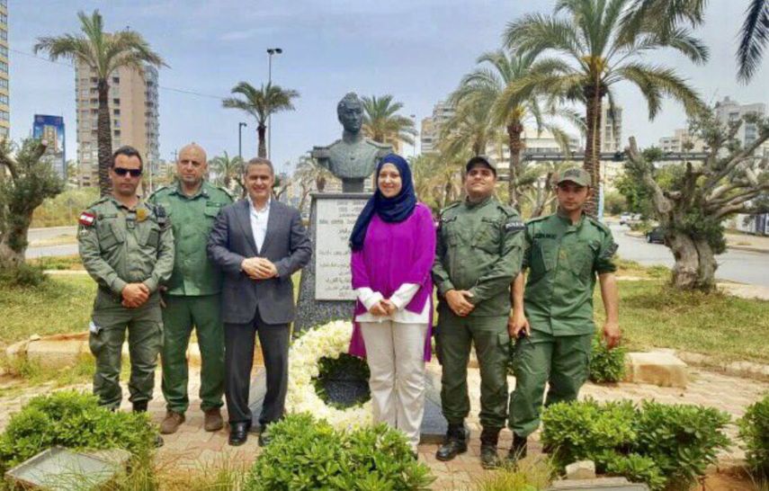 Saab rindió honores en la Plaza Bolívar de&nbsp;Beirut, junto a&nbsp;la Alcaldía de Ghobeiry y funcionarios del Ministerio de la Defensa de la República Libanesa.
