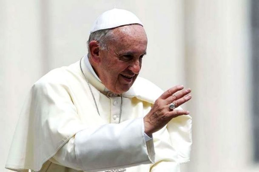 El papa Francisco pidió a sus fieles hacer crecer la economía de la honestidad (EFE/Archivo)