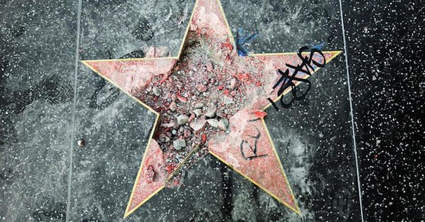 De acuerdo con la acusación, el hombre destruyó la estrella del Hollywood Boulevard el 25 de julio con un pico.