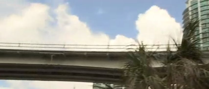 El Departamento de Policía de Miami-Dade dirigirá la investigación del incidente porque ocurrió en el sistema de Metrorail, que está bajo la supervisión del condado.