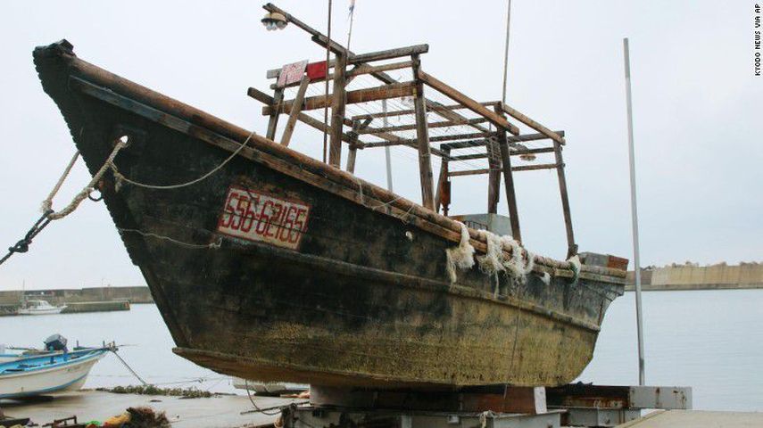 Imagen de un barco fantasma aparecido en las costas de Japón con varios cadáveres. (CORTESÍA)