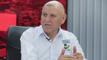 Fotografía cedida este domingo por la agencia Andina que muestra a Napoleón Becerra García, candidato presidencial por el Partido de los Trabajadores y Emprendedores (PTE-Perú).&nbsp;