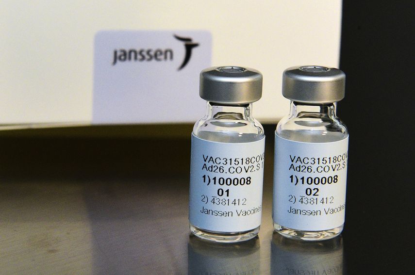 La foto de septiembre de 2020 distribuida por Johnson & Johnson muestra la vacuna investigativa Janssen contra el COVID-19. La vacuna largamente esperada aparentemente necesita una sola dosis, aunque no parece ser tan efectiva como las de dos dosis.&nbsp;