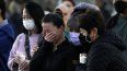 Varias personas asisten a una vigilia en el exterior del ayuntamiento de Monterey Park, a unas manzanas del Star Ballroom Dance Studio, escenario de una balacera, el 24 de enero de 2023, en Monterey Park, California.&nbsp;