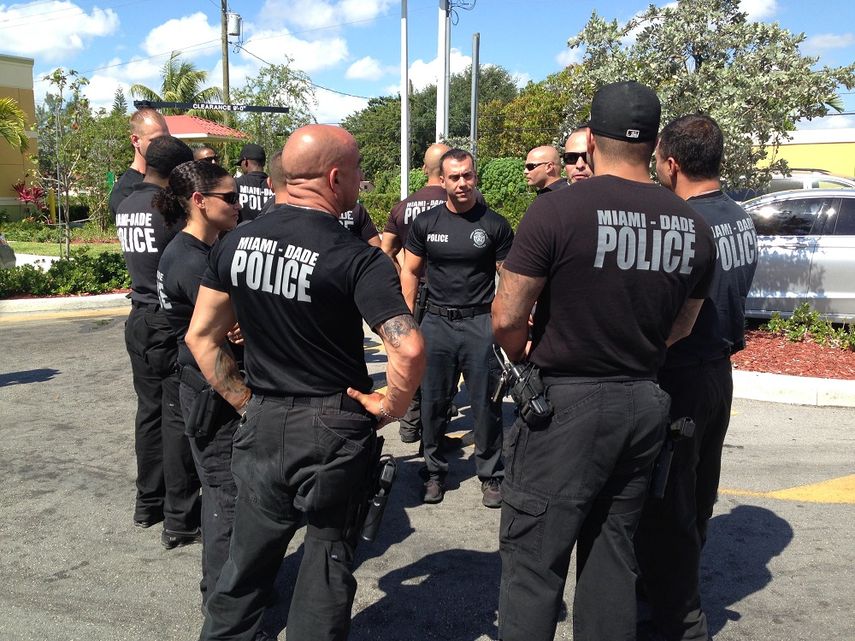 Miembros de la Policía condal de Miami-Dade.