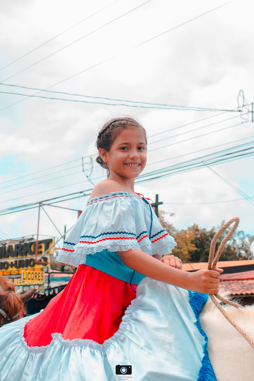 Una peque&ntilde;a&nbsp;costarricense participa en el desfile de las Fiestas Patrias de su pa&iacute;s.&nbsp;