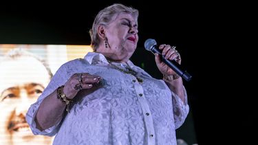 La cantante mexicana Paquita la del Barrio, habla durante un mitin de campaña, como candidata a una diputación local por el Partido Movimiento Ciudadano, en Veracruz, estado de Veracruz, México el 17 de mayo de 2021.  