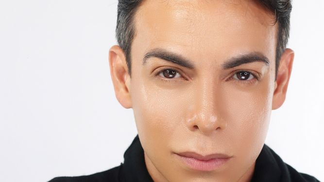 El manicurista puertorriqueño Joaquín Manuel.