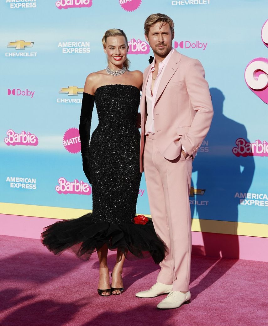 La actriz australiana Margot Robbie y el actor canadiense Ryan Gosling llegan para el estreno mundial de Barbie en el Shrine Auditorium de Los Ángeles, el 9 de julio de 2023. &nbsp;