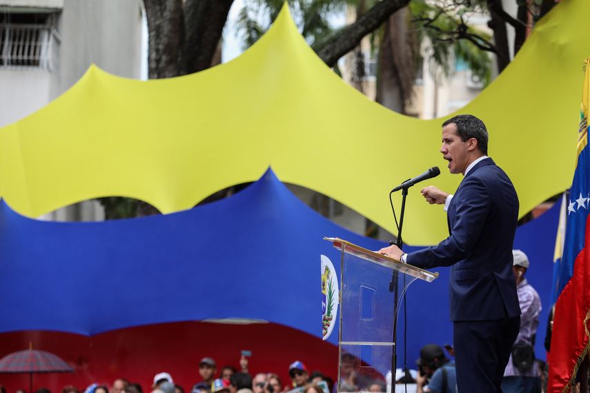 El presidente encargado Juan Guaidó encabeza&nbsp; un cabildo abierto en Caracas este 19 de abril.&nbsp;