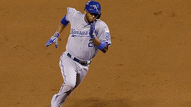 los reales inclinan la serie a su favor en san francisco