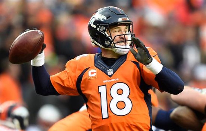 Manning ha sido elegido cinco veces Jugador Más Valioso (MVP) de la Liga Nacional de Fútbol Americano (NFL), ha lanzado para 71.940 yardas y 539 pases de anotación en su carrera