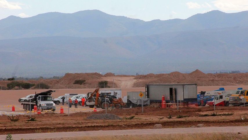 Fotografía cedida de los trabajos de construcción de la planta de la compañía Ford, que fueron cancelados este 3 de enero de 2016, en San Luis Potosí, México.