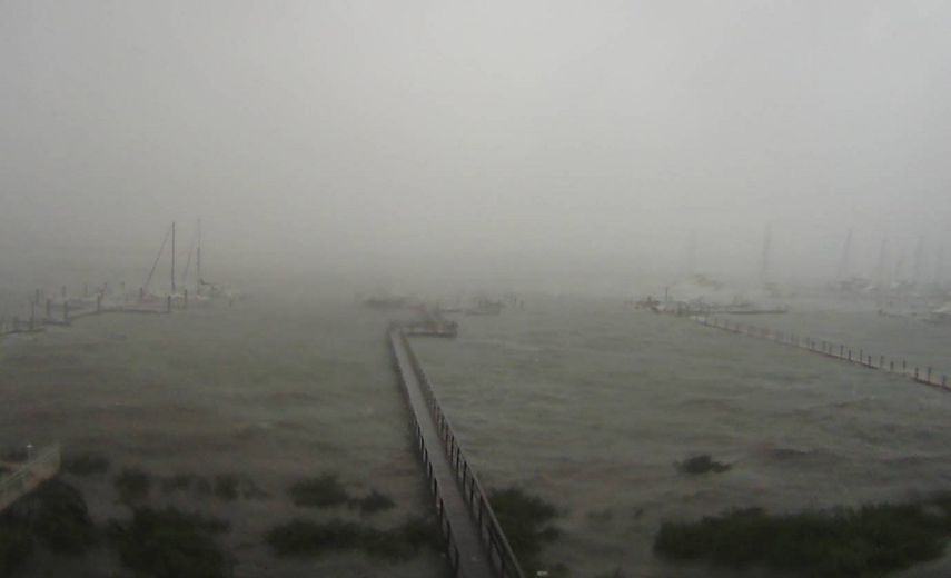 Una vista de la zona costera de la ciudad de San Agustín, Florida, dominada por la lluvia y los vientos del huracán Matthew.