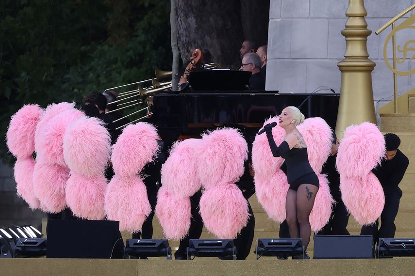 La cantante estadounidense Lady Gaga canta en la zona del puente Sully antes de la ceremonia de apertura de los Juegos Olímpicos de París 2024, en París, el 26 de julio de 2024.