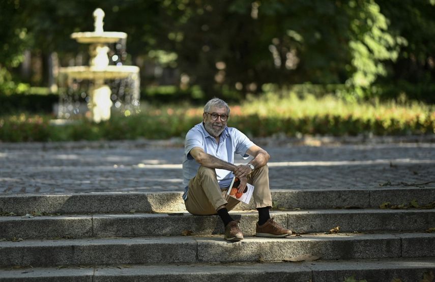 El escritor español Antonio Muñoz Molina aparece durante una entrevista con la AFP en Madrid el 30 de agosto de 2023. &nbsp;