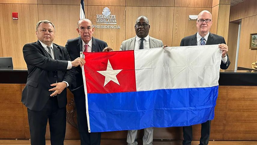 El exdiputado costarricense Dragos Dolanescu, el presidente de la Asamblea Legislativa de Costa Rica, Rodrigo Arias; el expreso político cubano Jorge Luis García Pérez Antúnez y el coordinador de la Asamblea de la Resistencia Cubana (ARC), Orlando Gutiérrez-Boronat.