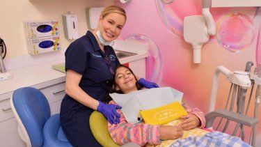 La Dra. Ania Cabrerizo, dentista especializada en pediatría.