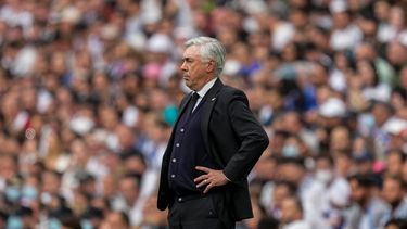 El técnico del Real Madrid Carlo Ancelotti durante el encuentro ante el Espanyol en el Estadio Santiago Bernabeu el 30 de abril del 2022.&nbsp;