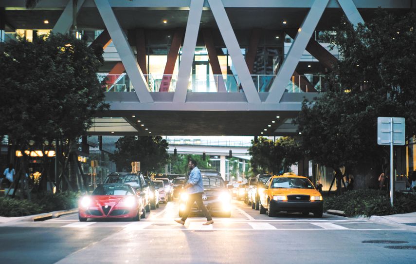 El debut del Brickell City Centre, un ultra centro comercial con espacios abiertos que combina restaurantes y negocios de entretenimiento.