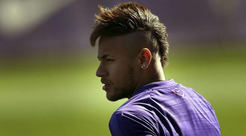 Neymar podría estar cerca de extender su contrato con Barcelona. (EFE)