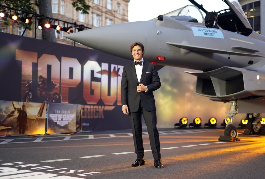 Tom Cruise posa para la prensa durante el estreno británico de Top Gun Maverick, en Londres, el jueves 19 de mayo de 2022. La cinta compite en la edición 2023 de los Globos de Oro.&nbsp;