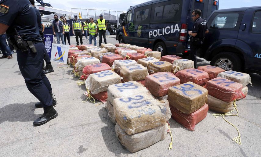 Esta nueva incautación es consecuencia de la operación realizada en mayo pasado en un pesquero de la misma nacionalidad en la que se intervinieron 2.400 kilos de cocaína.