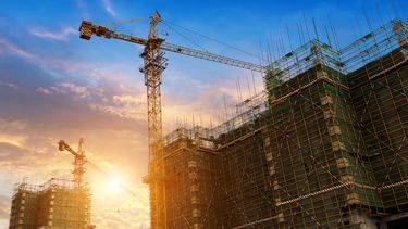 Una reciente encuesta a contratistas revel&oacute; que m&aacute;s de la mitad de las constructoras estadounidenses entrevistadas detuvieron o suspendieron proyectos.