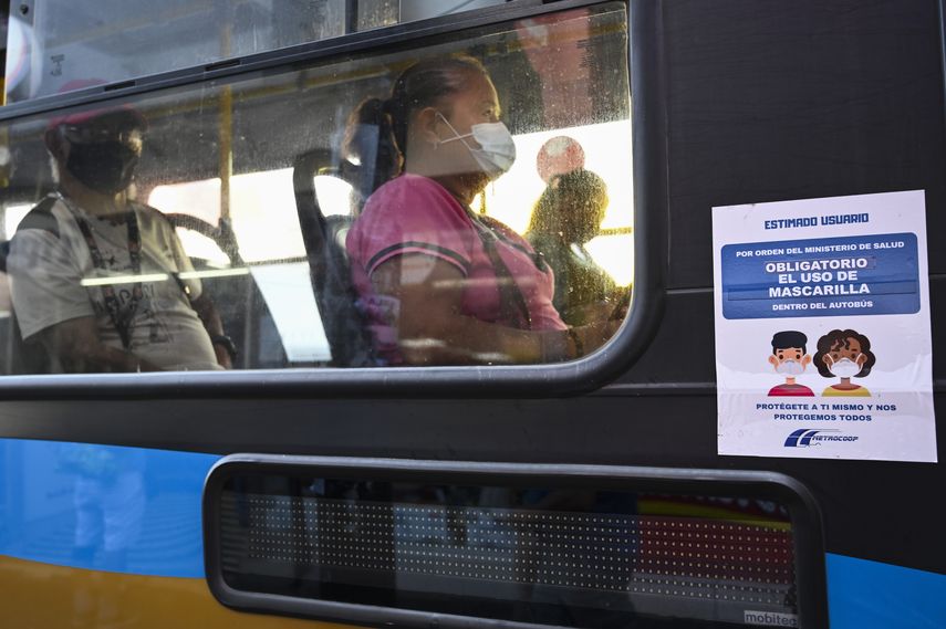 Ciudadanos de Costa Rica en un bus.&nbsp;