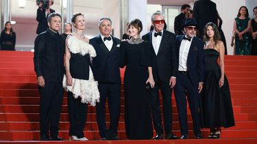 Paul Soriano, Vicky Krieps, Andy García, Rosemarie DeWitt, Danny Huston, Jai Stefan y Sofia Stefan asisten al estreno de Diamond durante el 79º Festival de Cine de Cannes, en Cannes, Francia, el 19 de mayo de 2026. &nbsp;