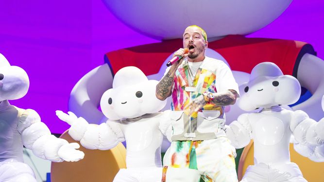 El reguetonero J Balvin act&uacute;a en Coachella.&nbsp;