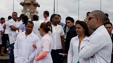 Centenares de galenos cubanos han desertado de las misiones médicas fuera de la isla.