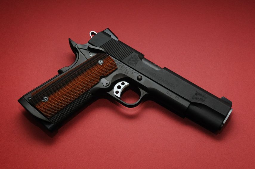 Una pistola como la que aparece en la fotografía causó una herida en el pene a su dueño en una localidad del estado de la Florida.