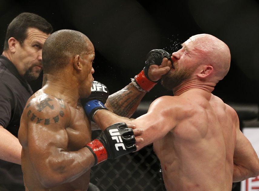 Lombard (izquierda) fue muy superior a su rival. (AP)