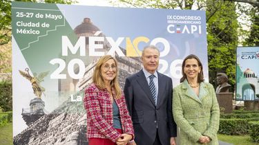 &nbsp;Núria Vilanova, presidenta de CEAPI, Quirino Ordaz, embajador de México en España, y Ximena Caraza, directora de la Fundación Casa de México