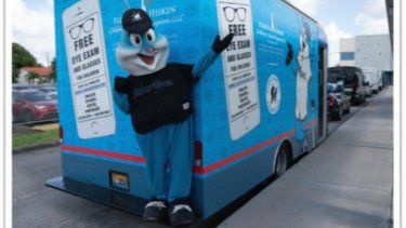 Los Marlins unieron fuerzas con Miami Lighthouse para brindar una mano amiga a los estudiantes en necesidad de cuidados visuales.