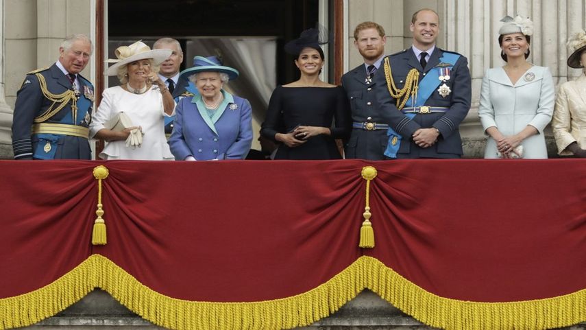 En esta fotografía del 10 de julio de 2018 los miembros de la familia real reunidos en el balcón del Palacio de Buckingham.