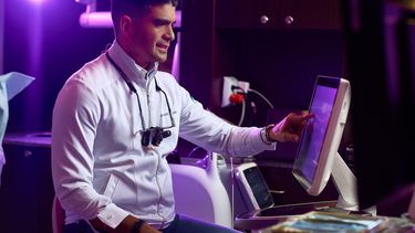 Javier Andrade, director de la clínica MiamiDentist4U.