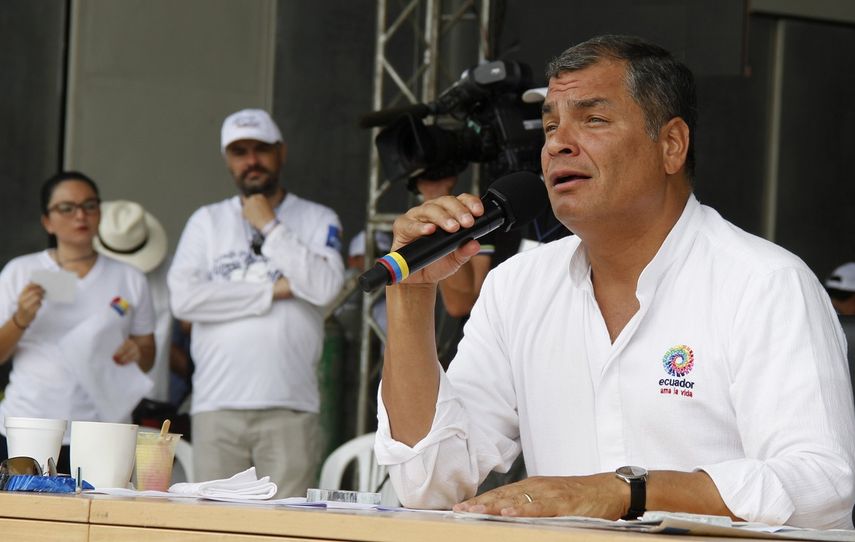 El exmandatario Rafael Correa dio a conocer el martes último que tenía fiebre tras inaugurar en Quito un edificio gubernamental.