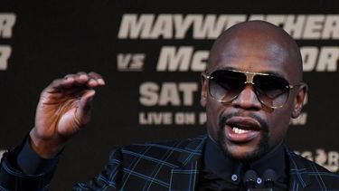 Si se diera el combate contra el ruso, Mayweather espera poder ganar más de 100 millones de dólares, mucho más dinero e lo que consiguió en la pelea contra McGregor en 2017.