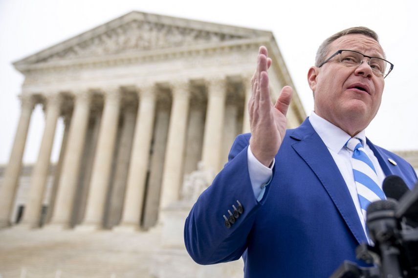 Tim Moore, titular de la cámara baja de la Legislatura de Carolina del Norte, frente a la Corte Suprema en Washington, el 7 de diciembre de 2022.&nbsp;