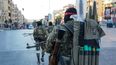 Fuerzas rebeldes sirias vigilan calles en Aleppo.&nbsp;